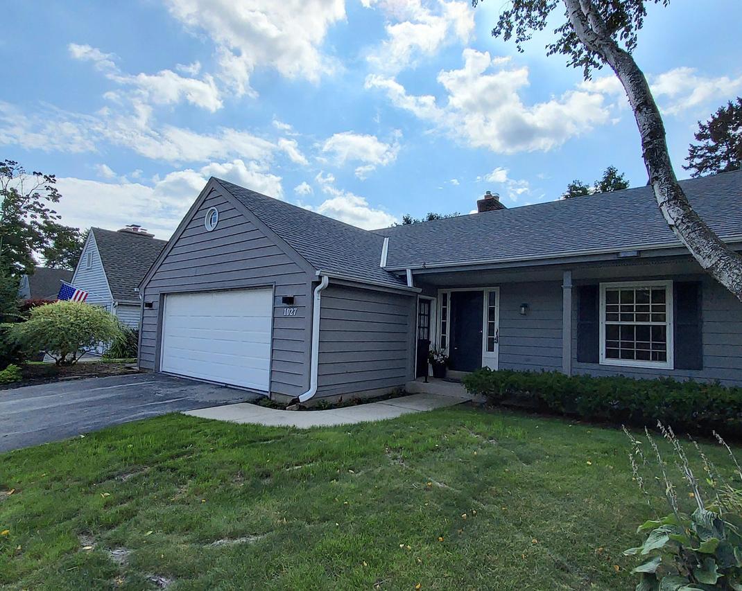 1027 W Shaker Cir, Mequon, WI 53092