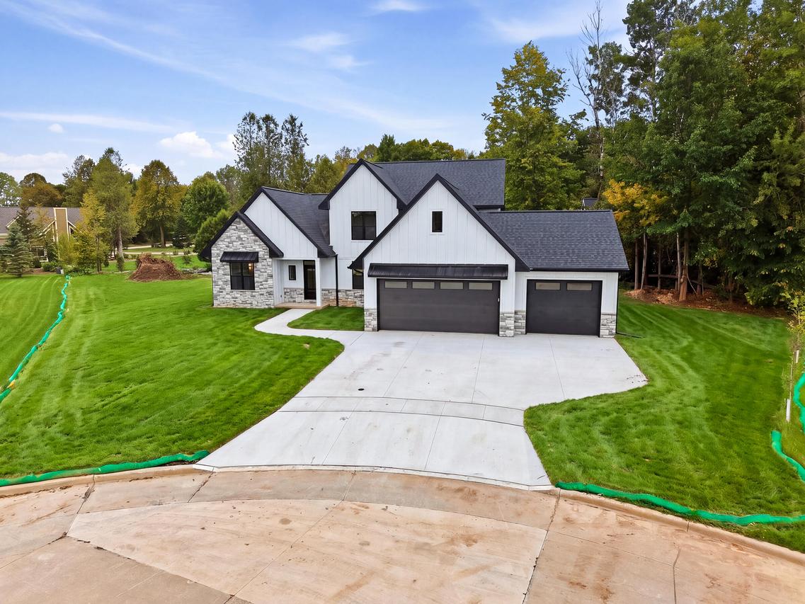 338 Mosie Ct, Manitowoc, WI 54220