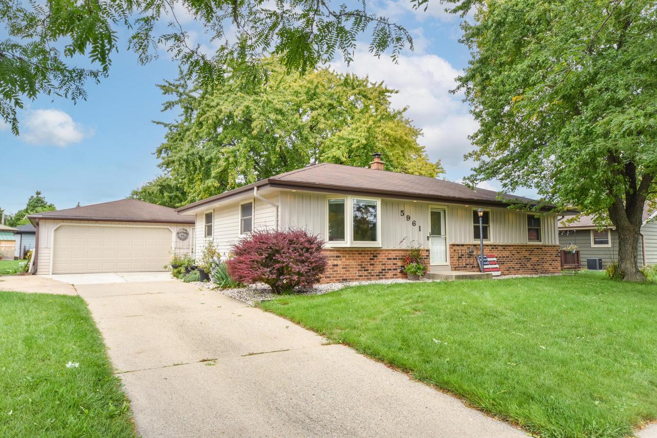 5961 N 121st St, Milwaukee, WI 53225