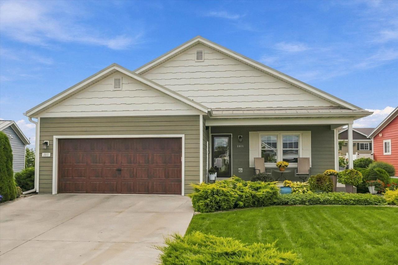 1811 Farm View, Grafton, WI 53024