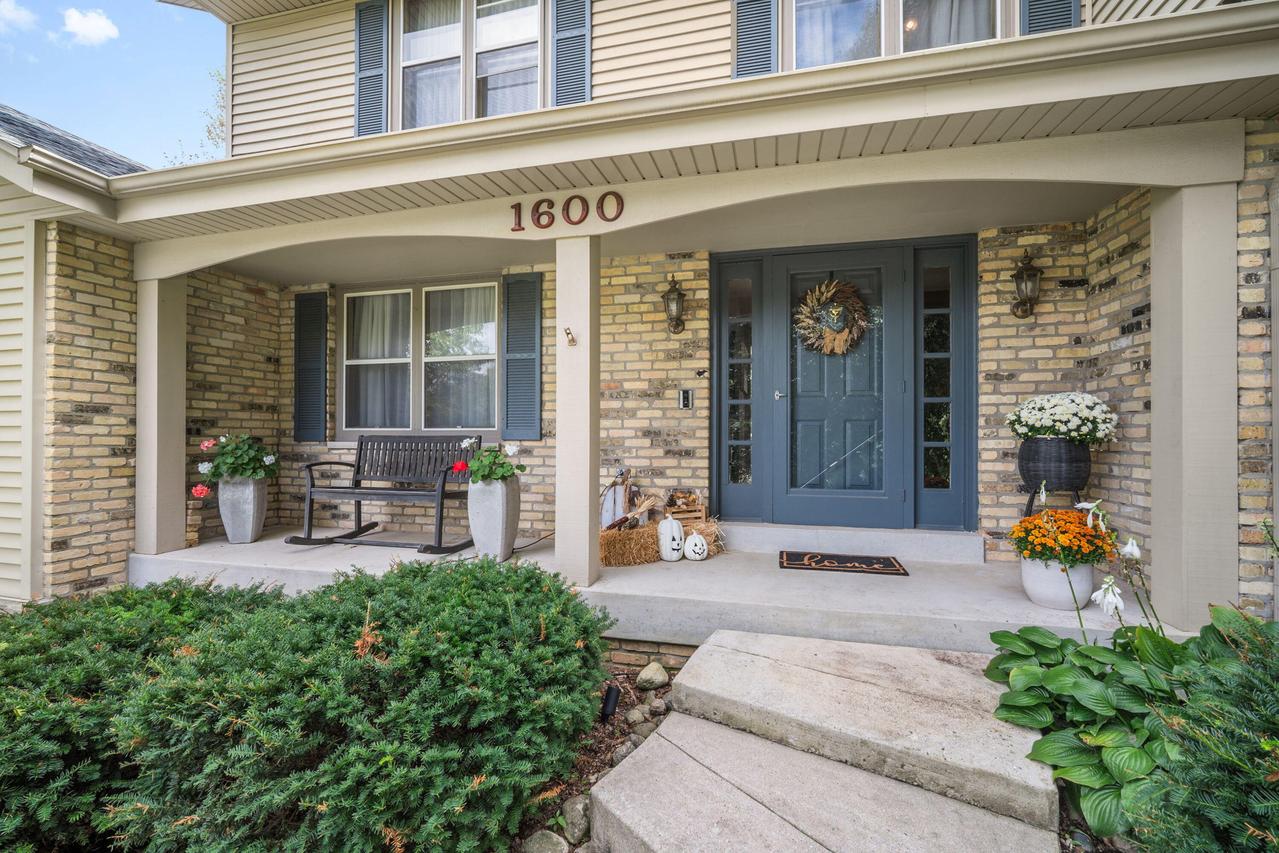 1600 Constitution Dr, Brookfield, WI 53045