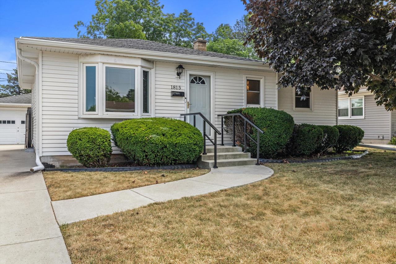 1815 Jupiter Ave, Racine, WI 53404