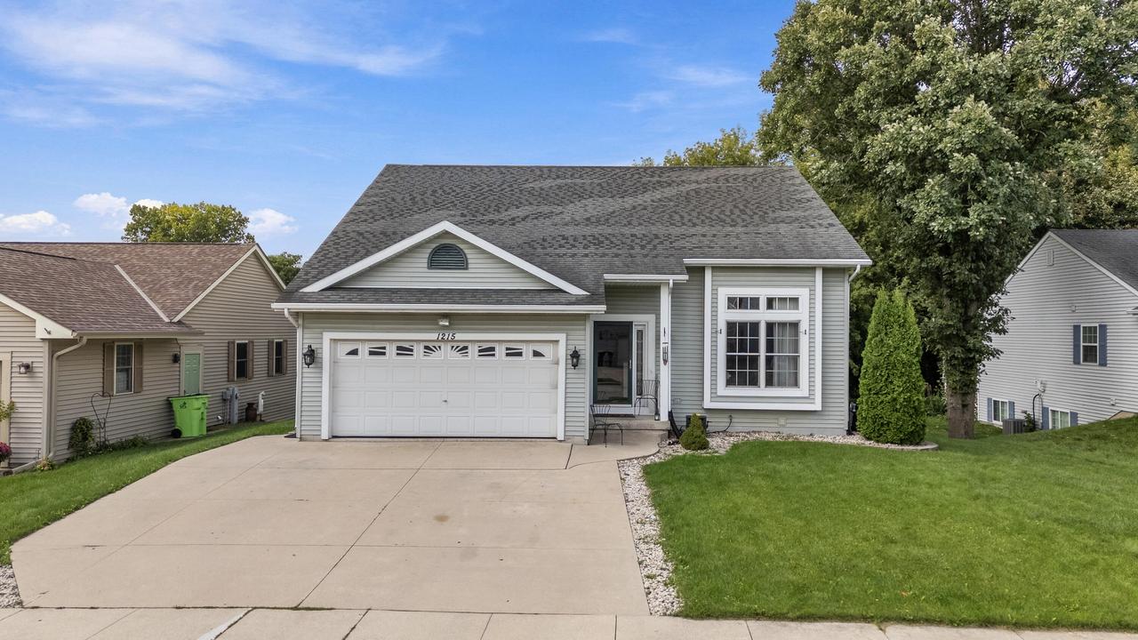 1215 Elm St, Hartford, WI 53027