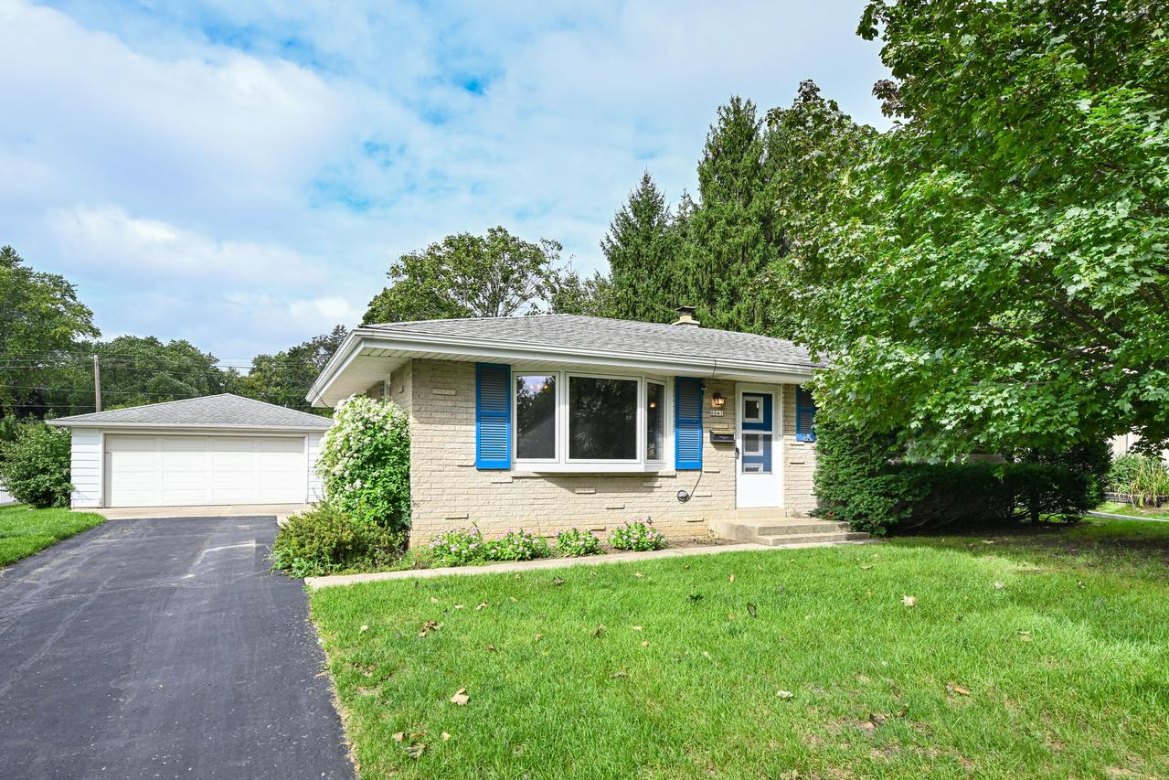 6041 Doyle St, Greendale, WI 53129