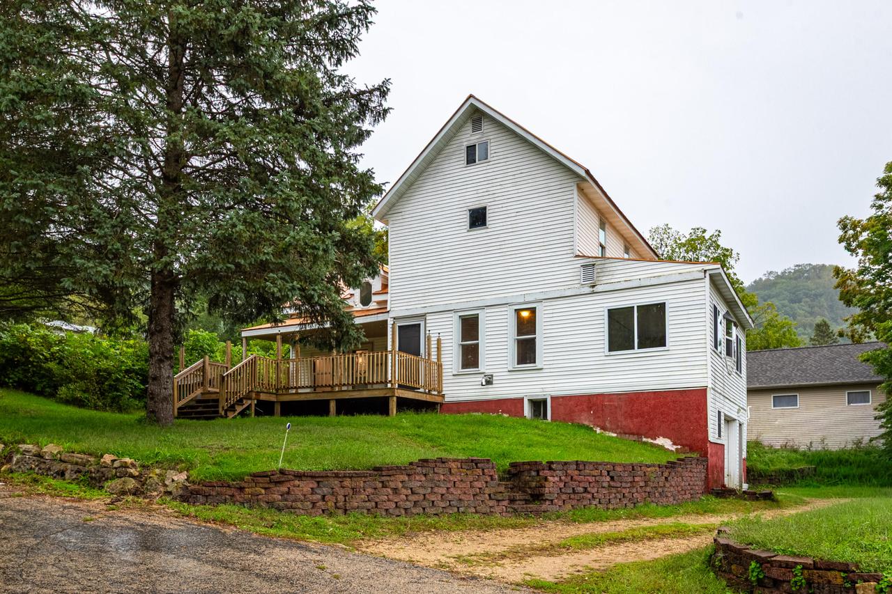 137 Ridge St, De Soto, WI 54624