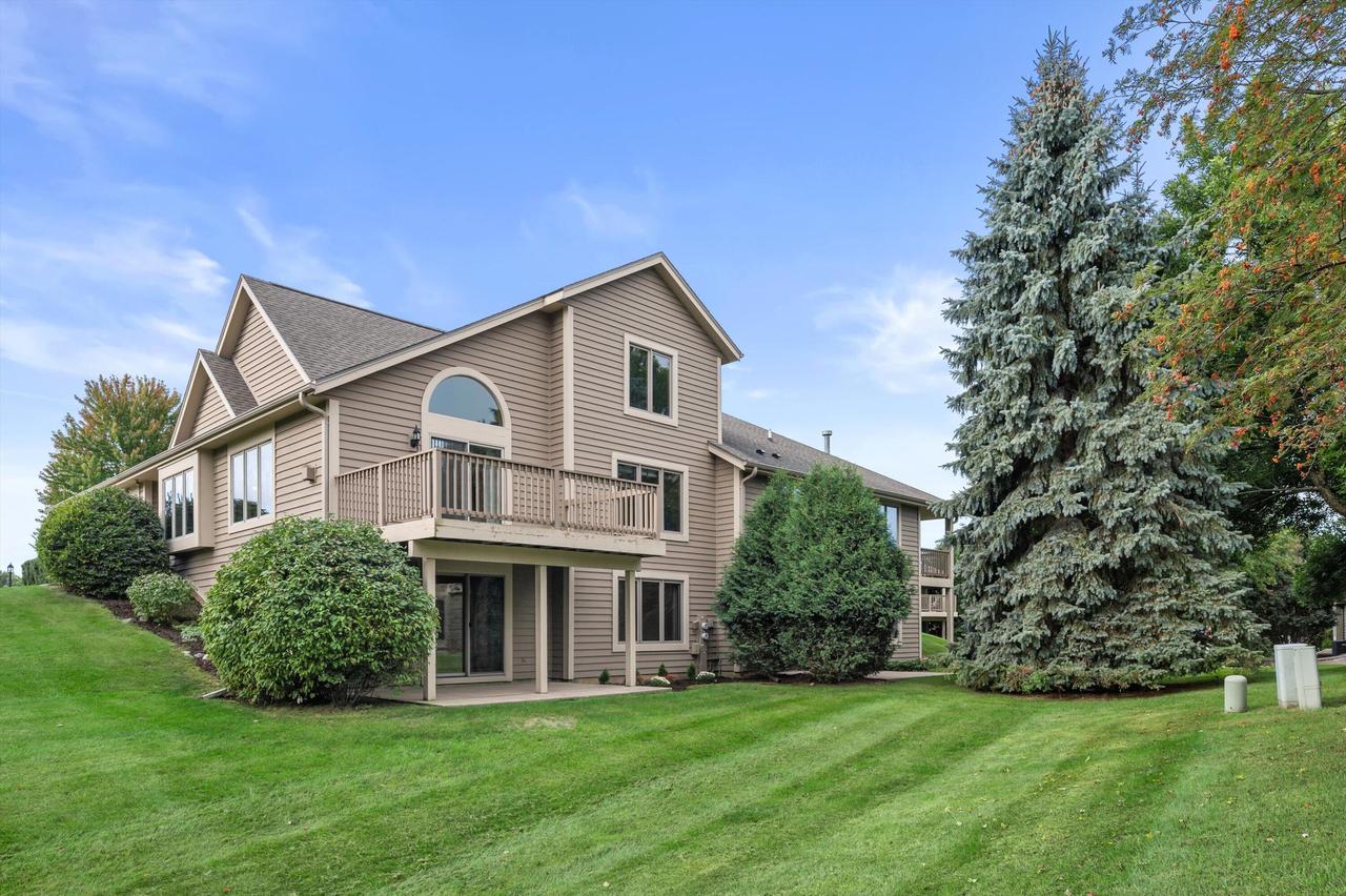 W240N2377 Range Line Ct #B, Pewaukee, WI 53072