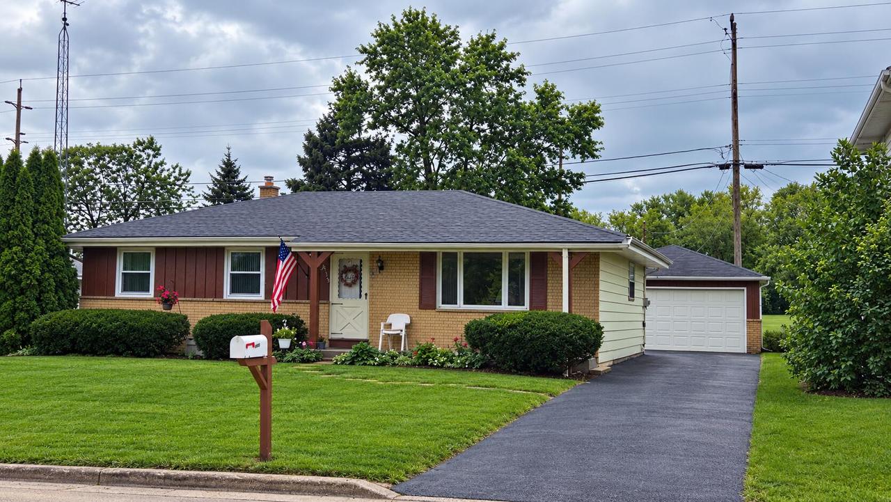 4913 Westway Ave, Racine, WI 53406