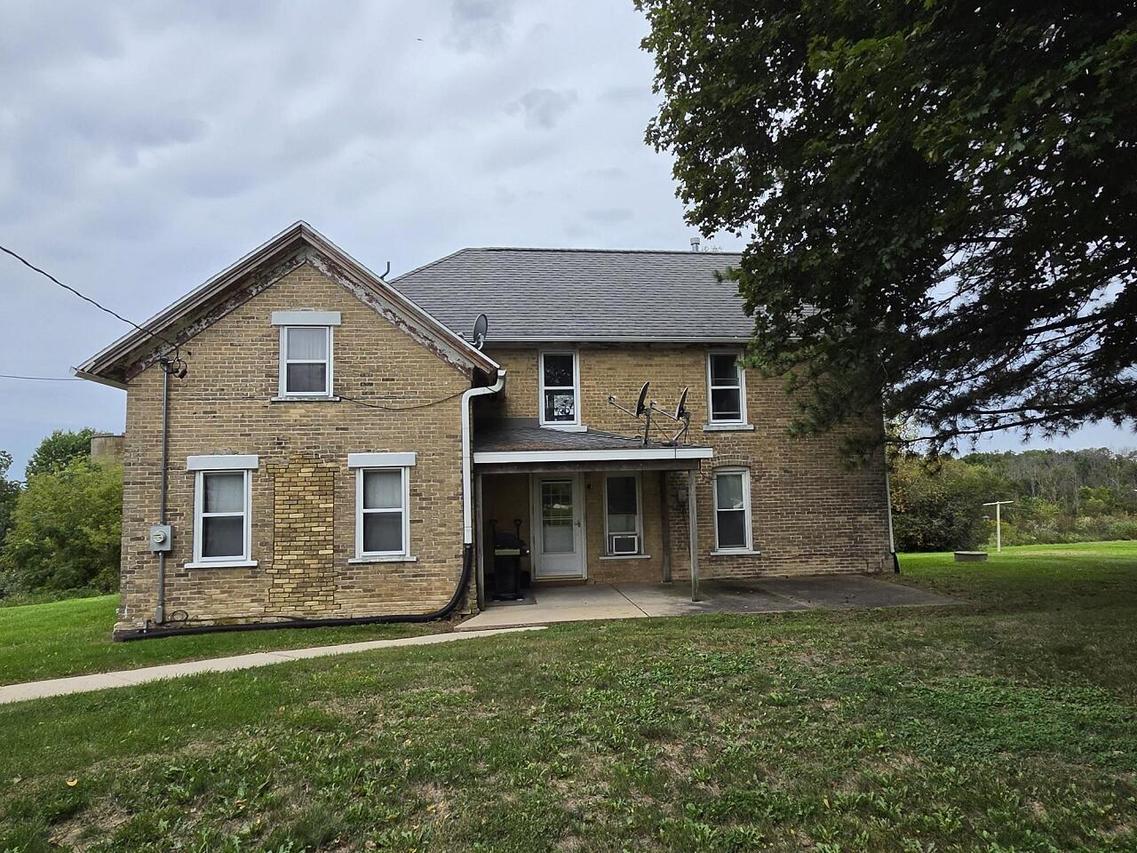 N8825 Overland Dr, Watertown, WI 53094