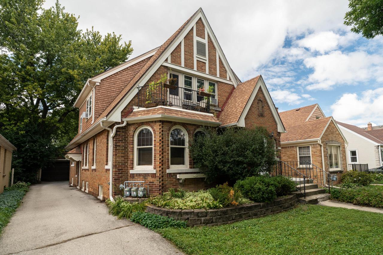 2635 N 68th St #2637, Wauwatosa, WI 53213