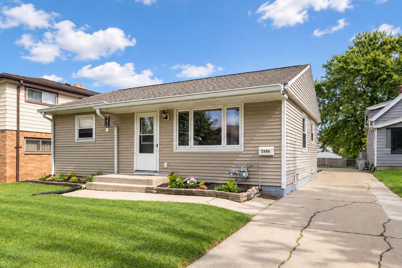 2556 S 69th St, Milwaukee, WI 53219