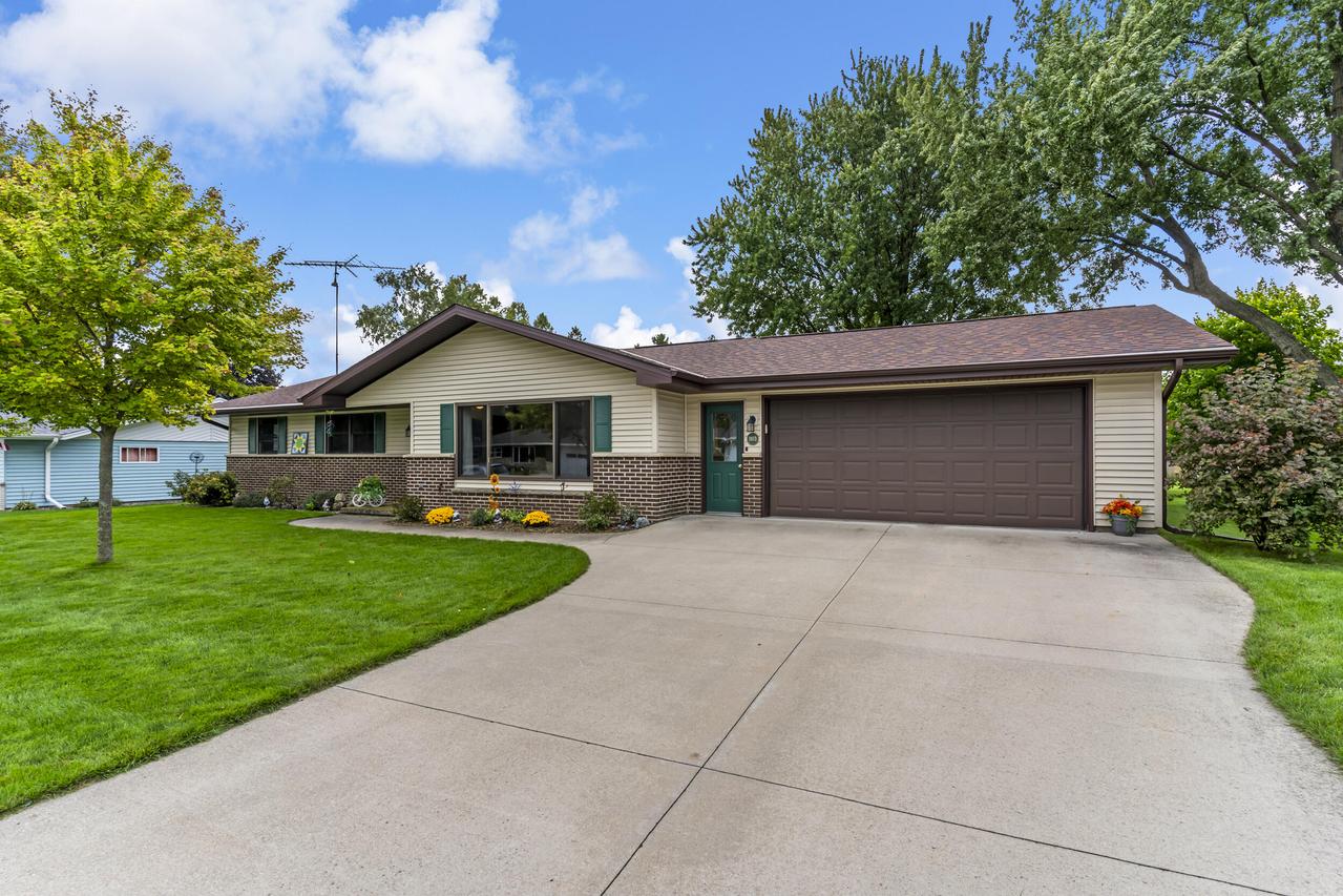 1103 North Ave, Lomira, WI 53048