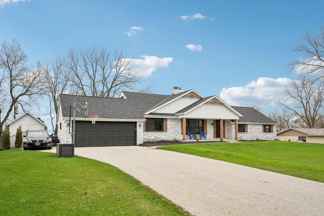 W305N5280 Gail Ln, Merton, WI 53029