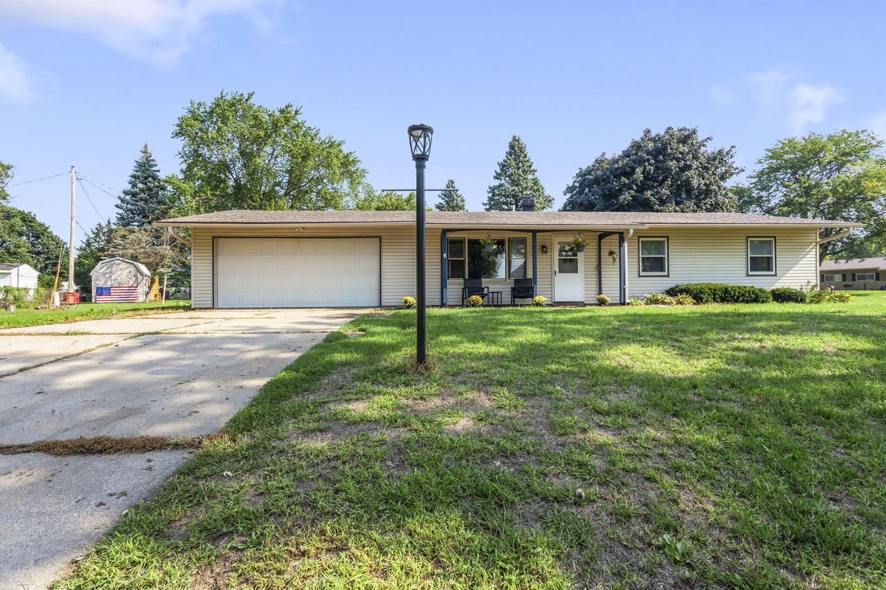 891 E Daffodil Ln, Beloit, WI 53511