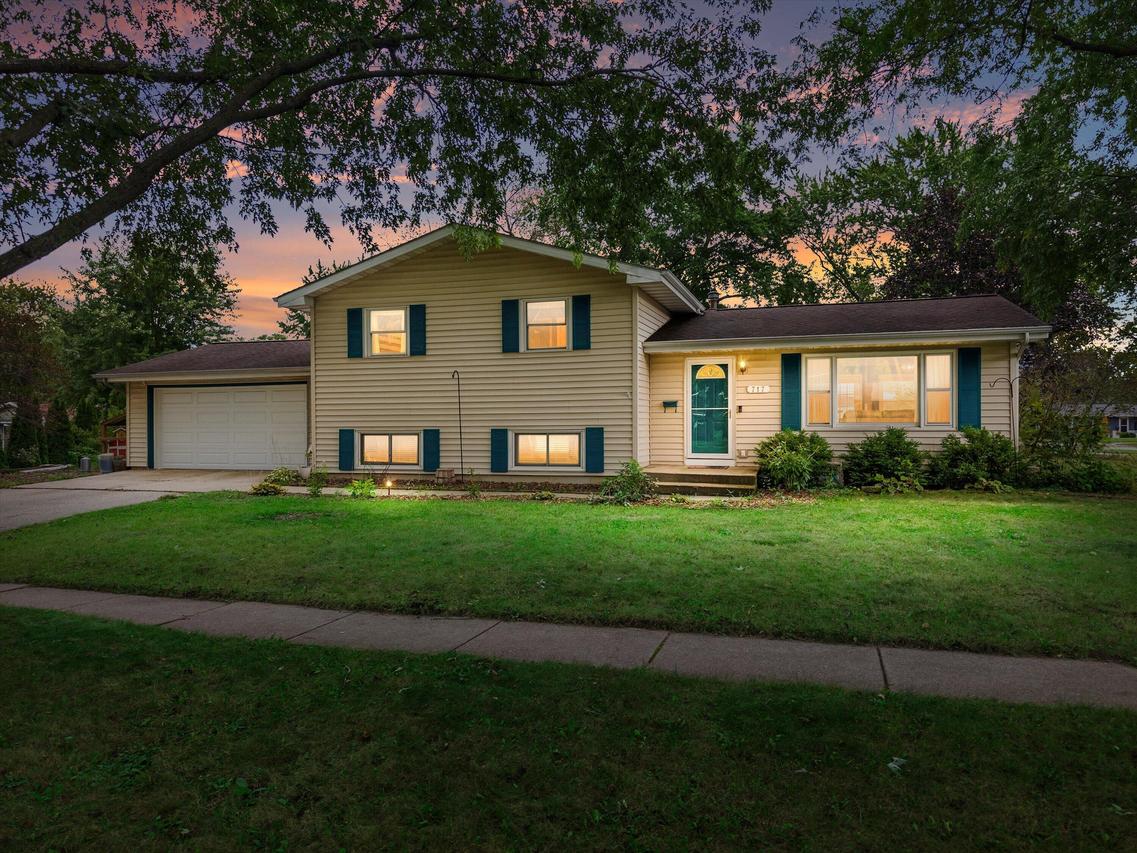 717 Roby Rd, Stoughton, WI 53589