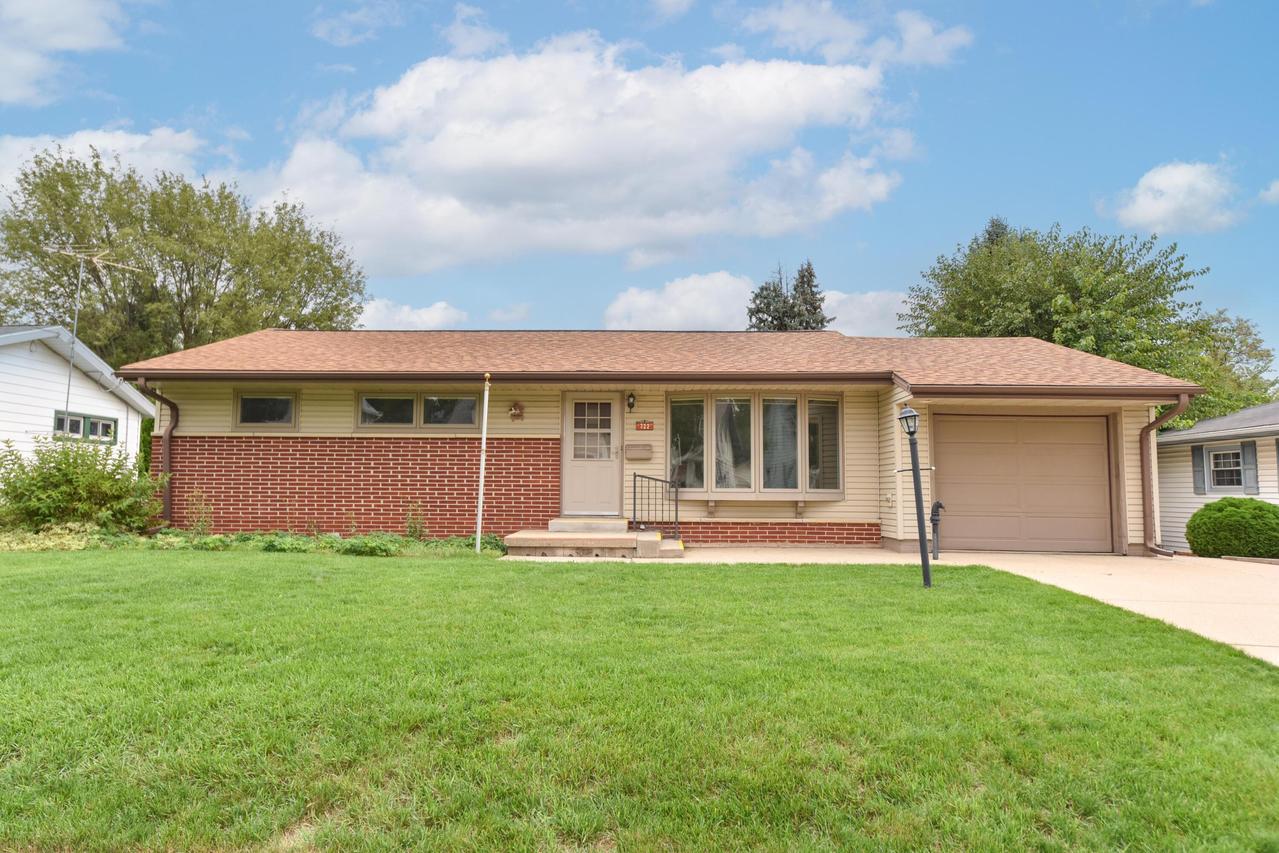 722 Summit Ave, Waukesha, WI 53188