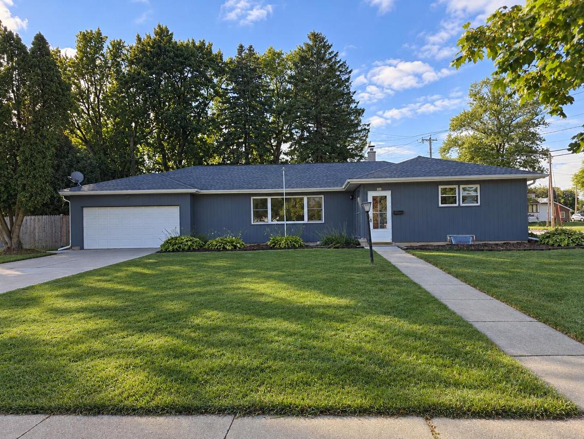 802 N 26th St, Sheboygan, WI 53081