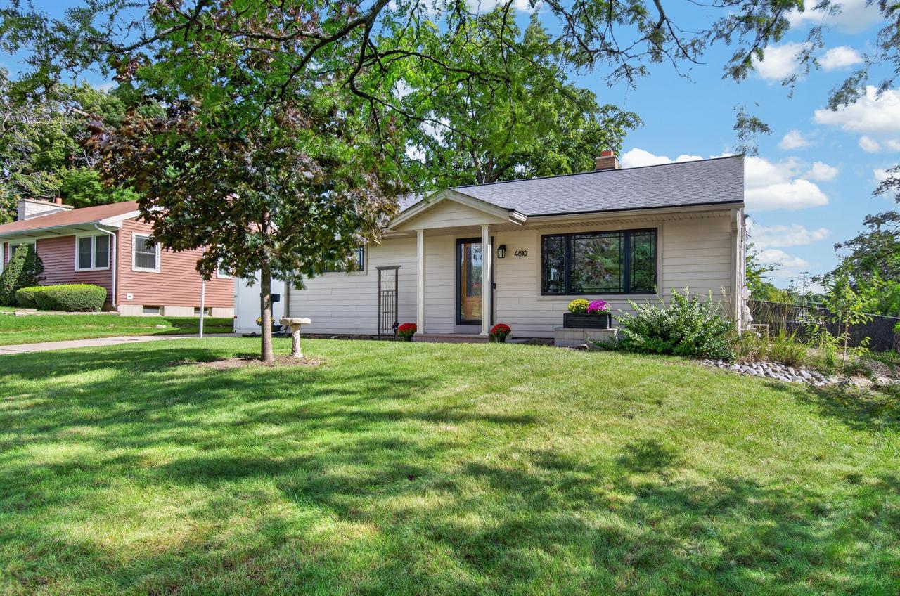 4810 76th St, Pleasant Prairie, WI 53142