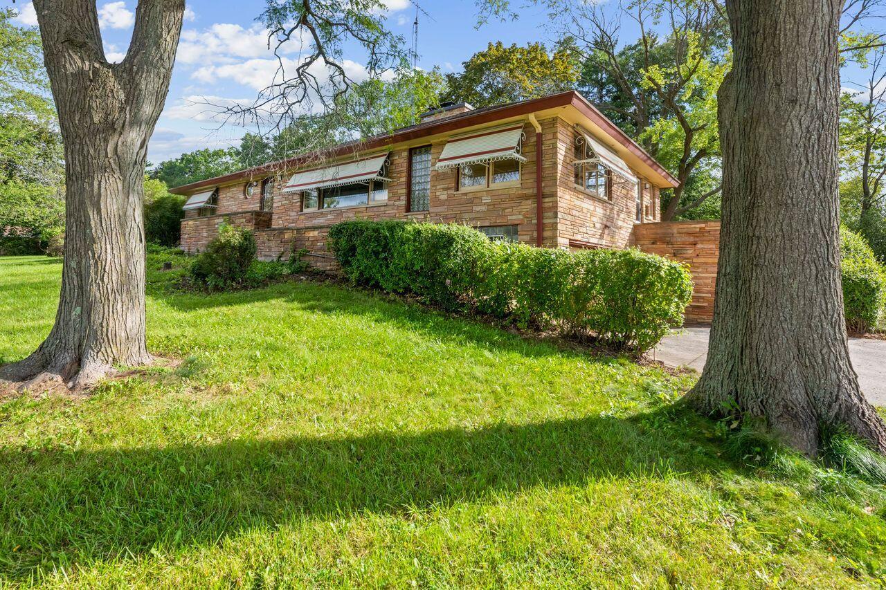 2300 Kevenauer Dr, Brookfield, WI 53005