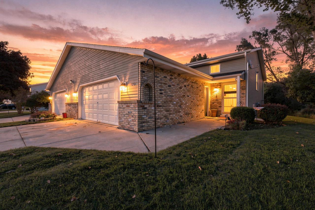 720 Timberline Trl, Hartford, WI 53027