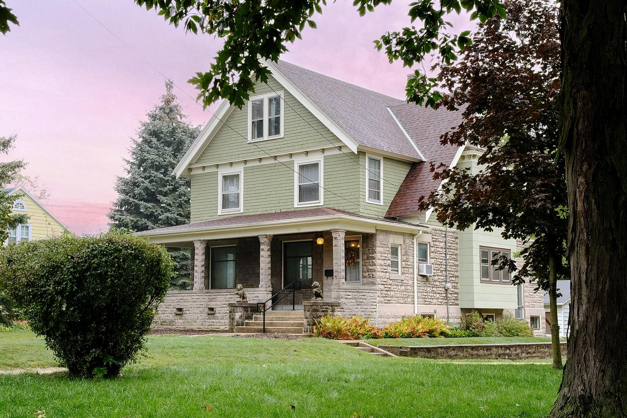 924 W Grand Ave, Port Washington, WI 53074