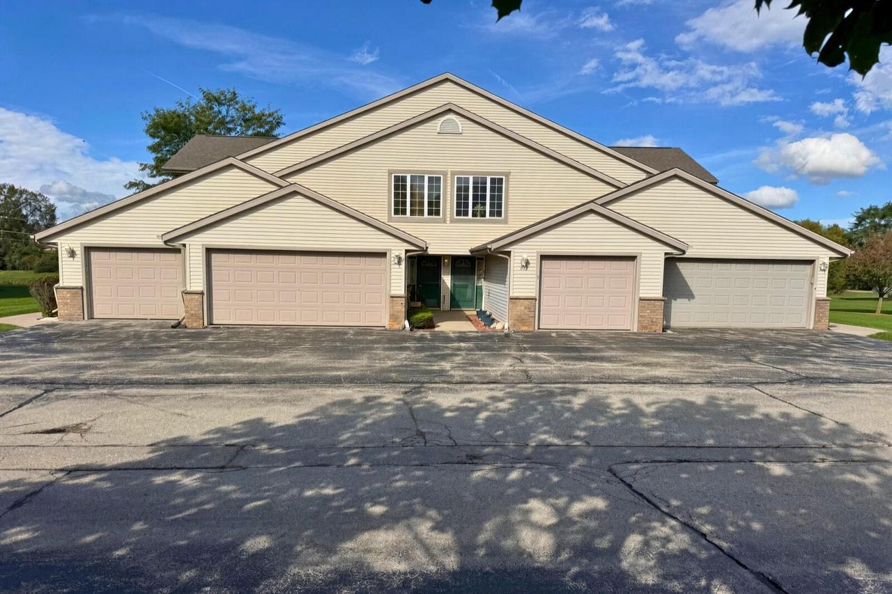 859 E Loos St #2, Hartford, WI 53027