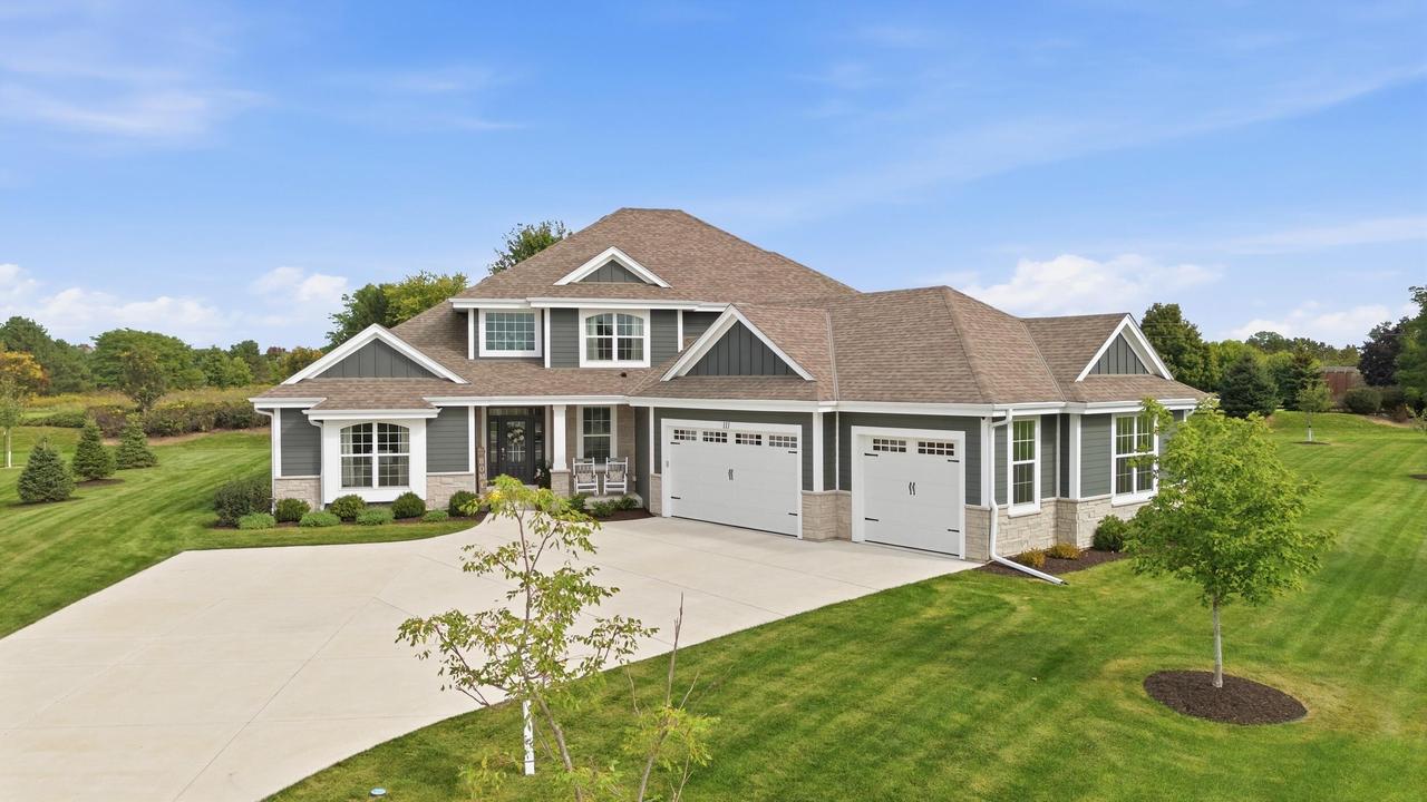 111 Sycamore Ct, Hartland, WI 53029