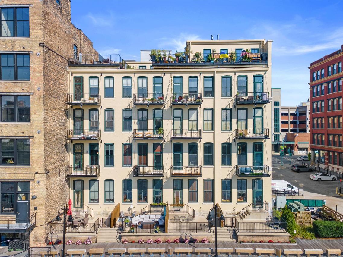 205 N Water St #305, Milwaukee, WI 53202