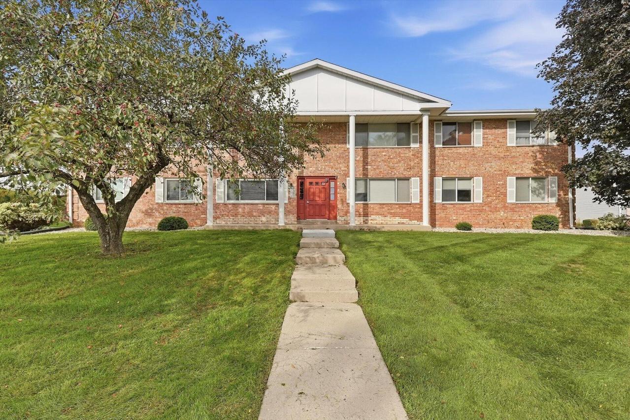 10278 W Whitnall Edge Cir #204, Franklin, WI 53132
