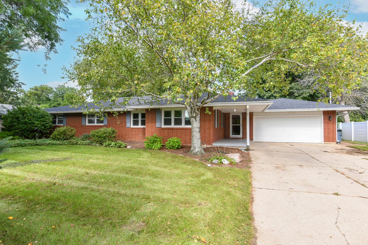 W7478 Pleasant St, Darien, WI 53115