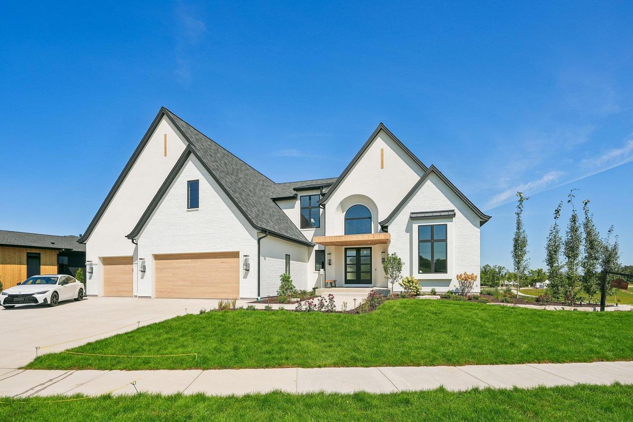 N50W18626 Woodfield Way, Menomonee Falls, WI 53051