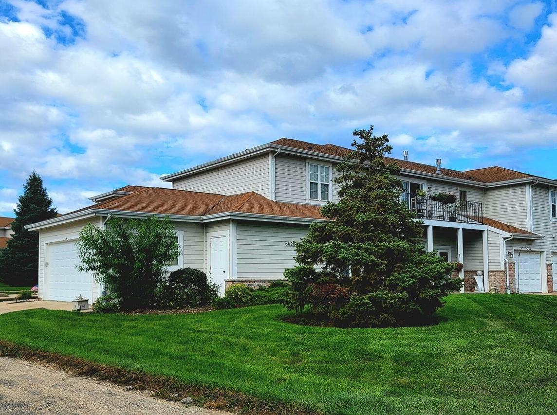 6620 Meadowlands Cir #8 C, Pleasant Prairie, WI 53158