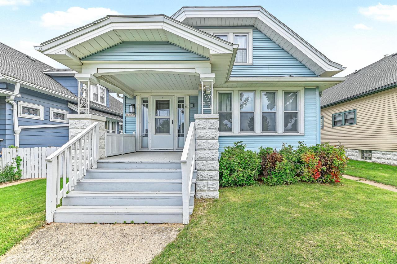 3332 S 9th Pl, Milwaukee, WI 53215