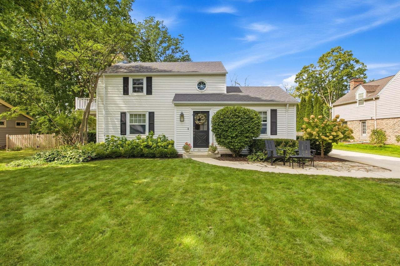 7431 N Boyd Way, Fox Point, WI 53217