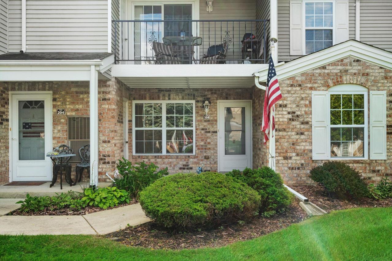 1102 N Sunnyslope Dr #104, Mount Pleasant, WI 53406