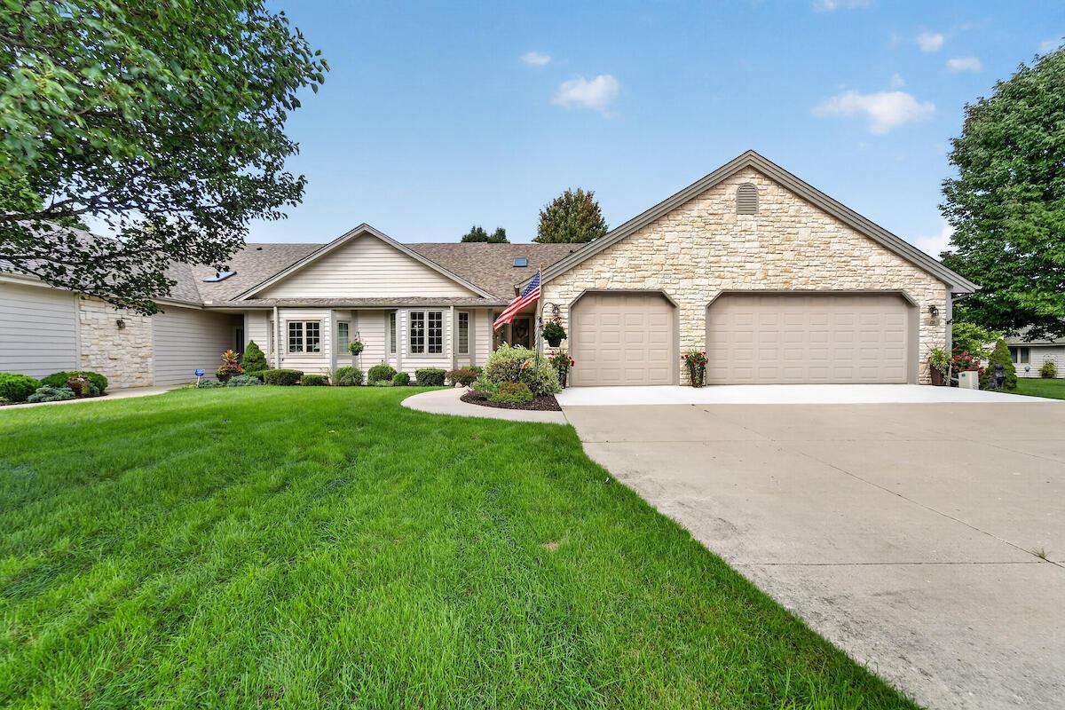 520 Green Valley, Mount Pleasant, WI 53406