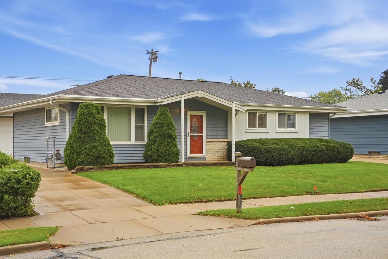 6665 S 20th St, Oak Creek, WI 53154
