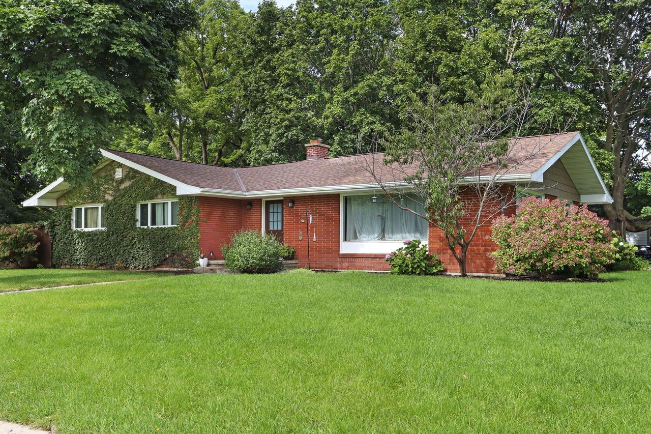 230 Devils Ln, Walworth, WI 53184