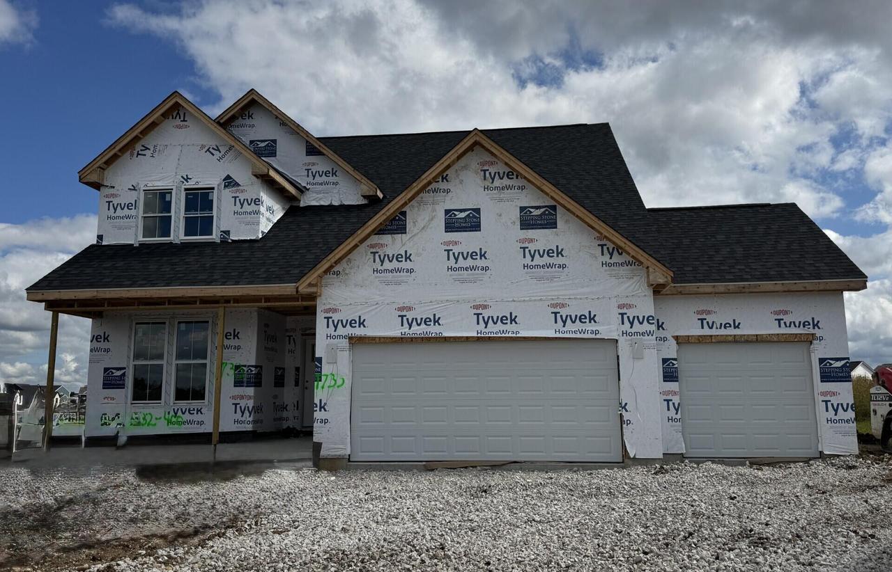 1733 Switchgrass St, Oconomowoc, WI 53066