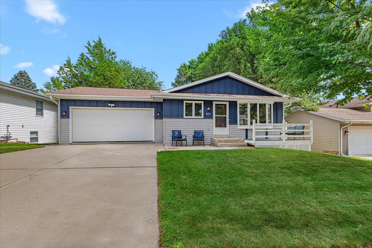 819 Kings Ridge, West Bend, WI 53090