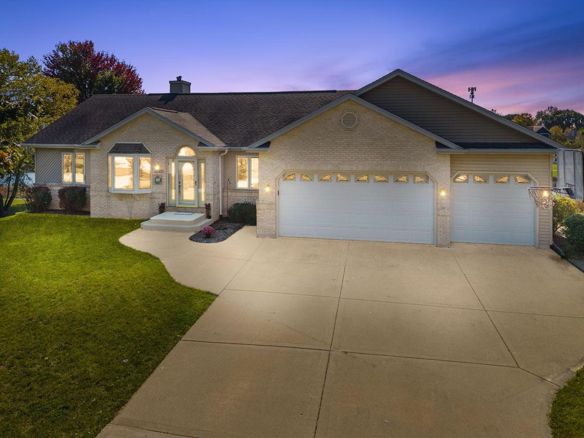 3681 W Jerelin Dr, Franklin, WI 53132