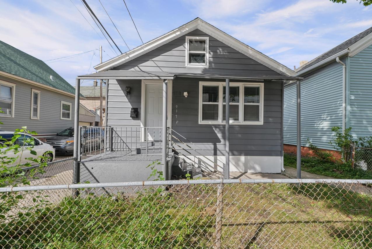 917 S 9th St, Milwaukee, WI 53204