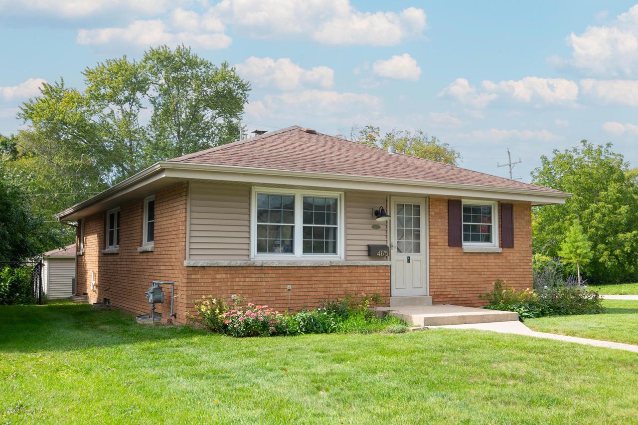4175 N 92nd St, Wauwatosa, WI 53222