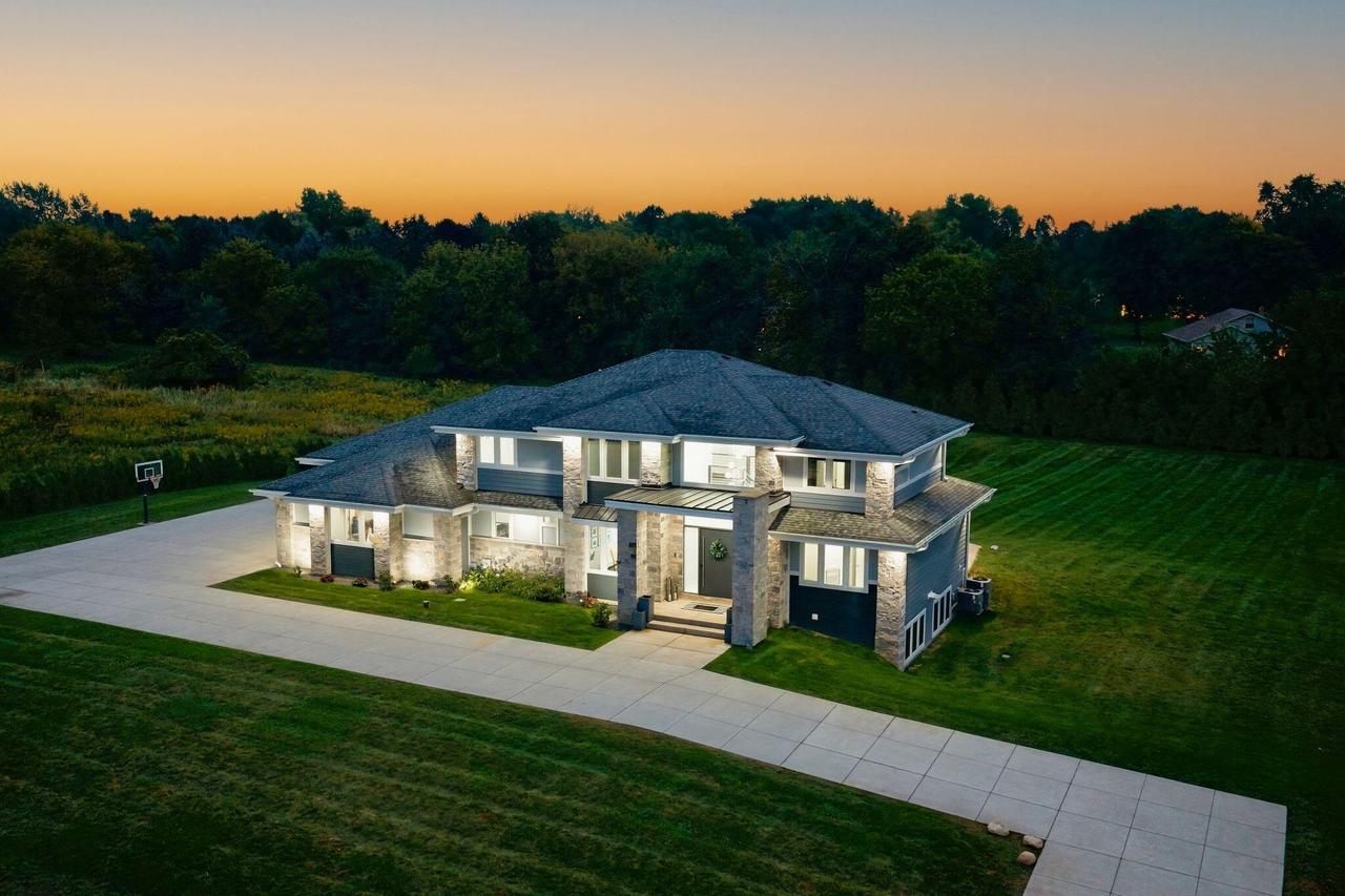 N60W26339 Katesbridge Dr, Lisbon, WI 53089