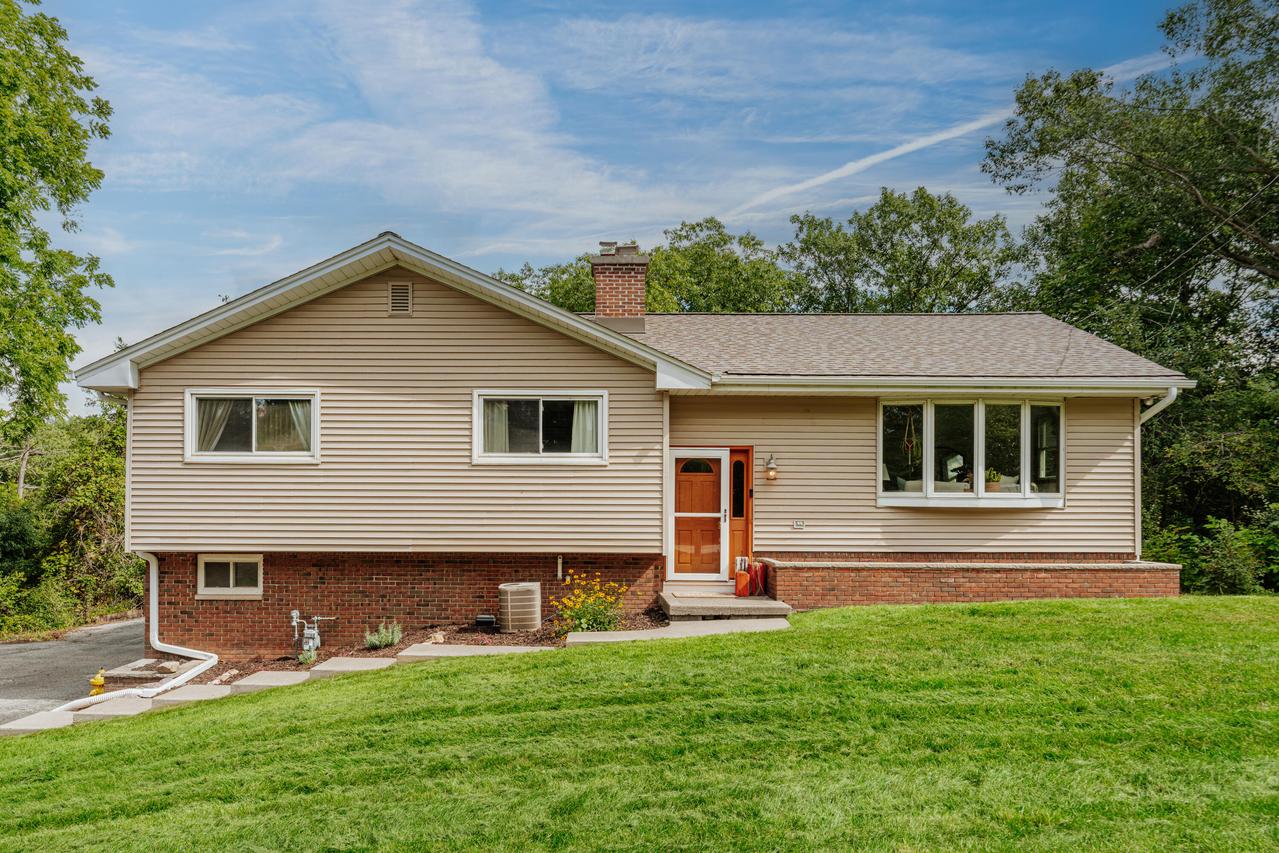 228 N Sawyer Rd, Summit, WI 53066