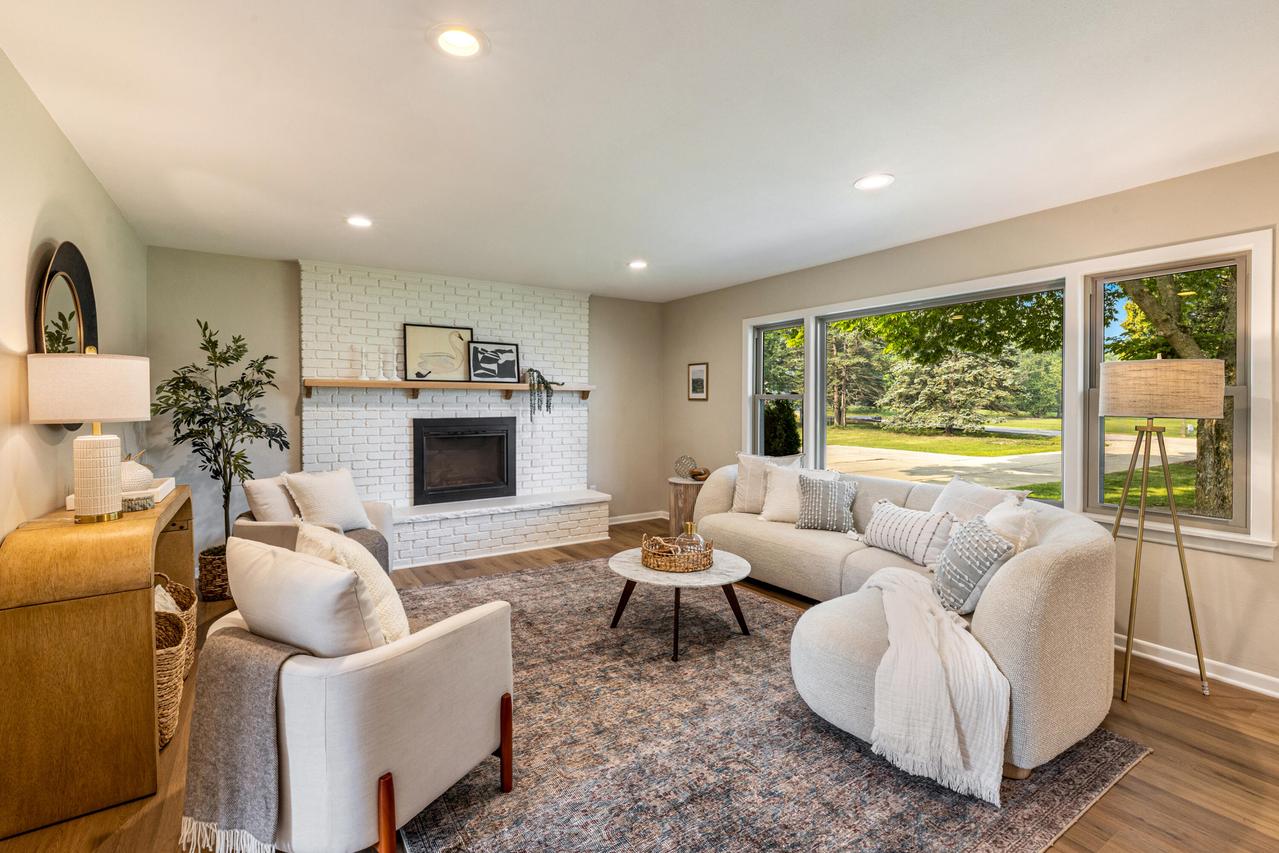 11630 N Riverland Rd, Mequon, WI 53092