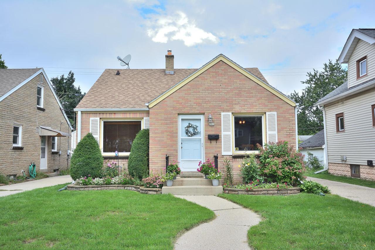 202 E Norwich St, Milwaukee, WI 53207