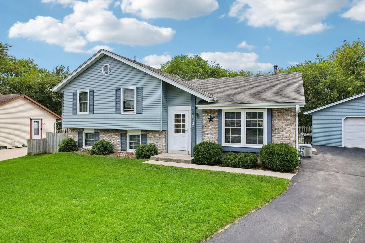 9329 W Fairlane Ct, Milwaukee, WI 53224