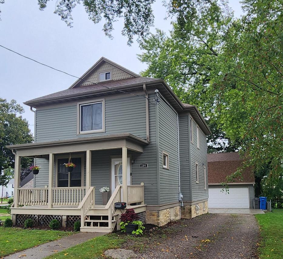706 S 9th St, Watertown, WI 53094