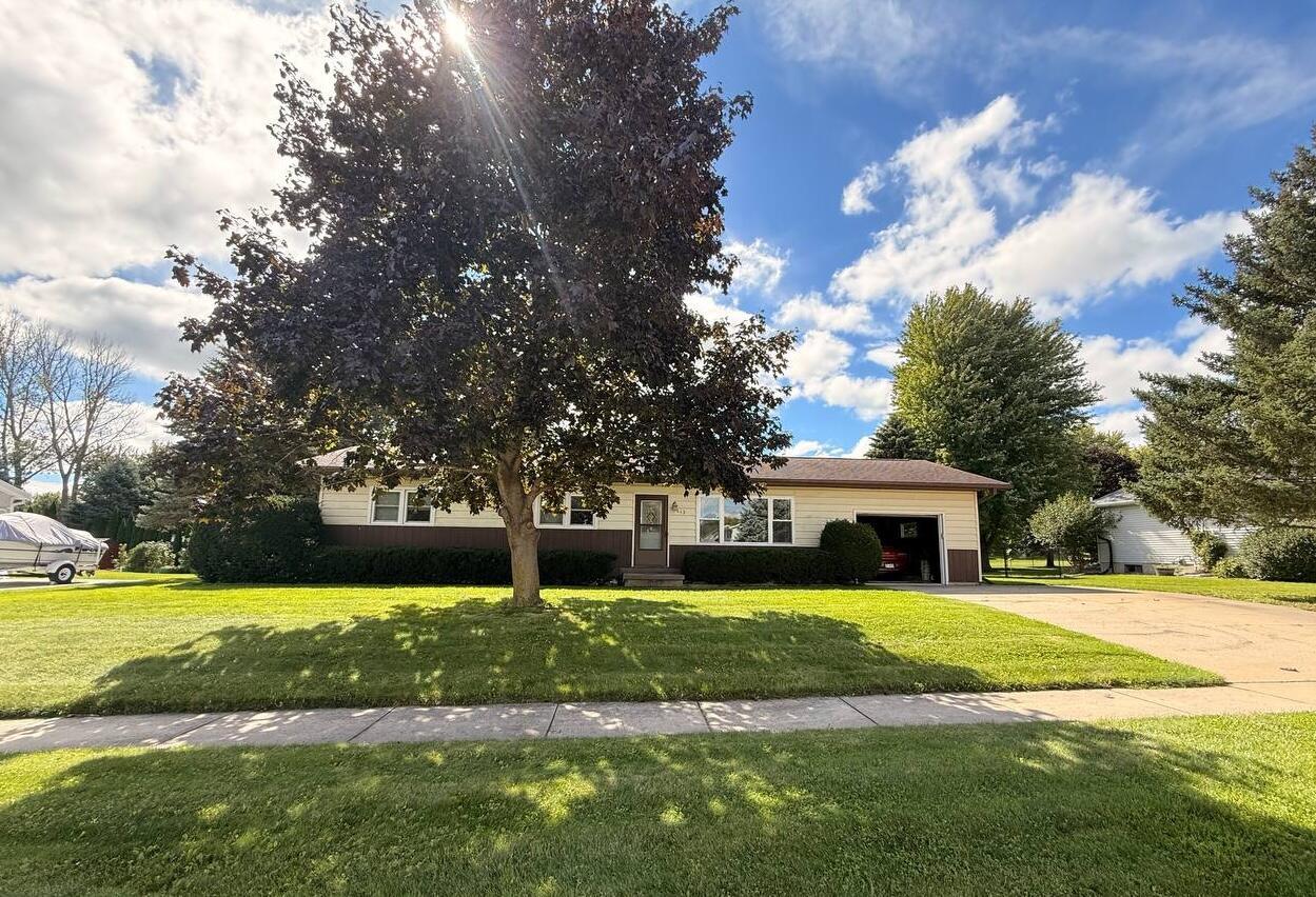 613 Buwalda Dr, Waupun, WI 53963