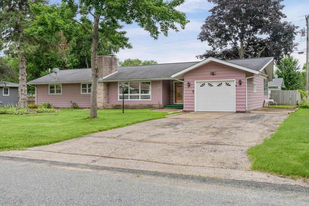 614 Gilster St, Onalaska, WI 54650